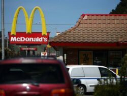 Satpam Ancam Seorang Pelanggan Harus Copot Jilbab, McDonald’s Minta Maaf