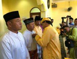 Keluarga Zuriat Nong Isa Beri Pin Kehormatan Kepada 10 Pimpinan FKPD