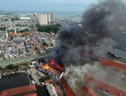 Museum Bahari Penjaringan Terbakar, 16 Unit Mobil Damkar Diterjunkan