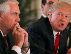 Ingin Tim Baru, Donald Trump Pecat Menlu Rex Tillerson