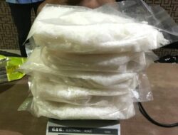 Bea Cukai Batam Serahterimakan 2 Pelaku Penyelundup 5 Kg Sabu ke Polda Kepri