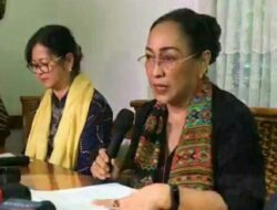 Terisak Tangis, Sukmawati Soekarnoputri Minta Maaf ke Umat Islam