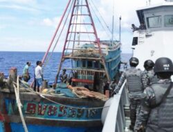 Kapal Pencuri Ikan Berbendera Vietnam Ditangkap  KRI Halasan-630 di Laut Natuna