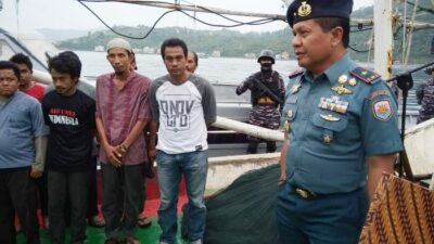 TNI AL Tangkap Kapal Latih Bermuatan 850 Kg Ikan Hiu Hasil Curian