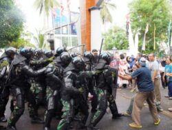 Dakhura Halau Ratusan Demonstran Anarkis di Mako Lantamal IV