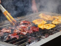 Nikmati Sepuasnya Santap Malam BBQ di Infinity Pool BWP Panbil