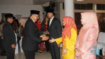 Ada yang Pensiun, Zul Elfian Lantik Pejabat Pemko Solok yang Baru