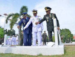 Gabungan TNI Ziarah ke TMP Pusara Bakti