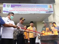 Disdukcapil Solok Musnahkan 2.466 Keping E-KTP
