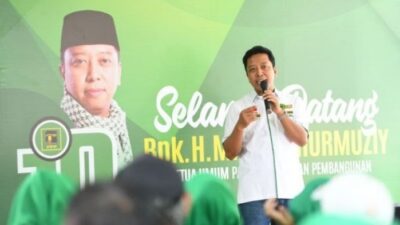 Bagikan Brosur Prestasi Jokowi, Rommy:  Untuk Menjawab Semua fitnah