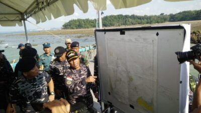 KRI Bung Tomo-357 Tangkap Kapal Ikan Asal Vietnam di Laut Natuna
