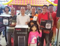 Sharp Batam Bagikan Hadiah Utama 1 Unit Motor ke Pelanggan yang Beruntung