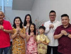 Politisi Golkar Hendra Asman Rayakan Imlek Bersama Keluarga dan Masyarakat