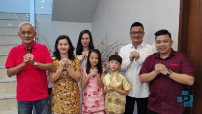 Politisi Golkar Hendra Asman Rayakan Imlek Bersama Keluarga dan Masyarakat