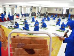 Ibu-ibu Jalasenastri Ini Buka Pelatihan Kerajinan Membatik Ecoprint