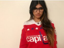 Mia Khalifa Rekonstruksi Payudaranya yang Pecah Terkena Bola Hoki