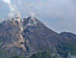 Gunung Merapi Semburkan Awan Panas Sejauh 1,3 Km