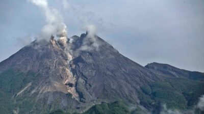 Gunung Merapi Semburkan Awan Panas Sejauh 1,3 Km