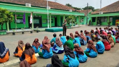 Puluhan Calon Saka Wira Kartika Diwejang Dandim 0831/Surabaya Timur