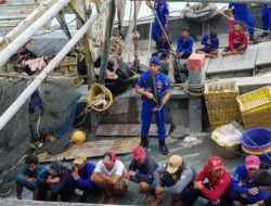 2 Kapal Vietnam Pencuri Ikan dan Cumi Ditangkap KP Baladewa 8002
