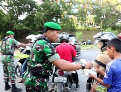 Tiap Sore, Kodim Batam Bagi-Bagi Takjil Ramadan ke Pengguna Jalan