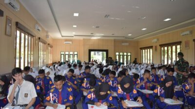 Ratusan Pelajar Ikuti Tes Penerimaan Calon Peserta Kursus Bahasa Inggris di Yonarmed 12