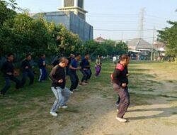 Babinsa Kutisari Bekali Satpam Kemampuan Bela Diri