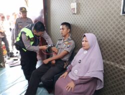 Ditreskrimsus Polda Kepri Kunjungi Personil Polisi yang Alami Sakit Berat