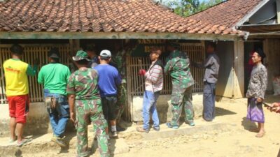 Tidak Layak Huni, Satgas TMMD Kodim Sampang Bantu Renovasi Rumah Warga