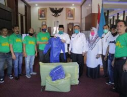 Audy Joinaldi Beri Bantuan APD dan Hand Sanitizer Untuk Solok