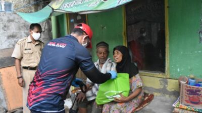 Para Perwira Lulusan Akmil 2000 Bagikan 5.900 Sembako ke Warga Terdampak Corona