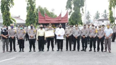 Wali Kota Solok Serahkan Penghargaan Kepada Kapolres Solok Kota