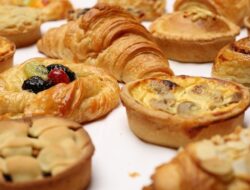 Pesan Via GoFood, Edelweiss Fine Bakery Panbil Gratiskan Cinnamon Roll dan Fruit Danish
