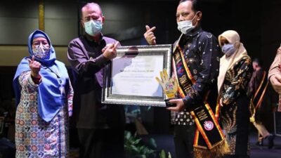 Wawako Solok Raih Penghargaan Ayah-Bunda Genre 2020