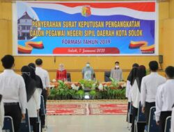 Pemko Solok Serahkan SK Pengangkatan 67 CPNS Formasi 2019