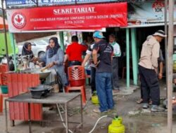 KBPSSS Buka Posko Dapur Umum Bagi Warga Terdampak Banjir di Solok