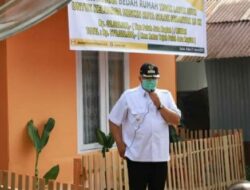 Zul Elfian Serahkan Bantuan Bedah Rumah BAZ Bagi Warga Kurang Mampu