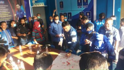 Lawan KLB, DPAC Demokrat Bengkong Tanda Tangan Darah Bela AHY