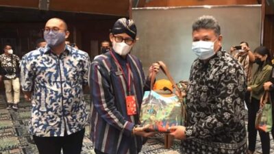 Bertemu Sandiaga Uno, Zul Elfian Minta Dukungan Kemenparekraf Kembangkan Pariwisata Solok