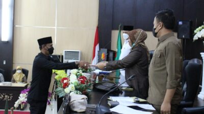 Sah, DPRD Solok Tetapkan 2 Ranperda Retribusi Jasa Usaha dna Umum