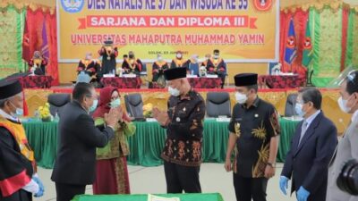 Gubernur Sumbar dan Wawako Solok Hadiri Wisuda Mahasiswa UMMY ke 55