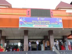 Zul Elfian Tinjau Mall Pelayanan Vaksinasi di Pasar Semi Modern Solok