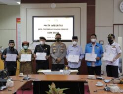 Wako Solok Tandatangani Pakta Integritas Duta Prokes Covid 19, Ini Isinya