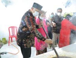 Digelar Serentak di 5 Benua, Wali Kota Solok Ikuti Acara Memasak Rendang Sedunia