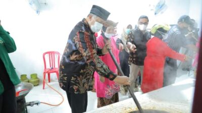 Digelar Serentak di 5 Benua, Wali Kota Solok Ikuti Acara Memasak Rendang Sedunia