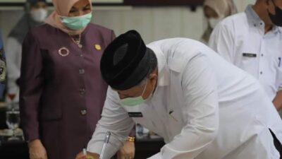 Wali Kota-Ketua DPRD Tandatangani KUA- PPAS APBD Solok 2022