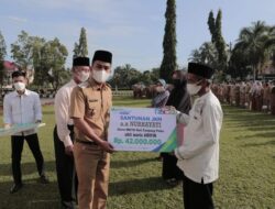 Wawako Solok Serahkan SK Kenaikan Pangkat ASN dan Santunan BPJS Ketenagakerjaan