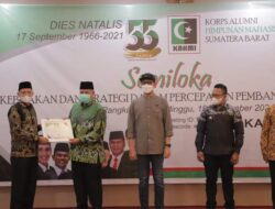 Wako Zul Elfian Terima KAHMI Award 2021 Kategori Pejabat Eksekutif