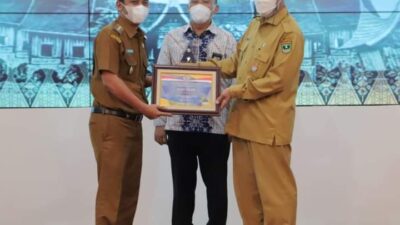 Ramadhani Terima Plakat dan Piagam Opini WTP Kota Solok 5 Tahun Berturut-Turut