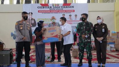 Ribuan Warga Solok Serbu Gebyar Vaksinasi Berhadiah Sepeda Motor